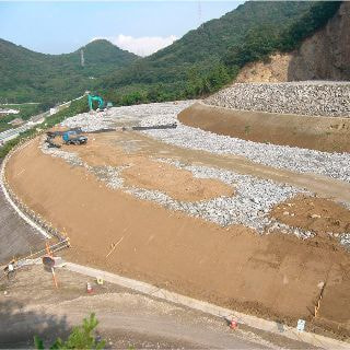 鶴尾神社４号墳保存対策事業盛土工事